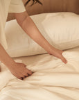 Hotel bedsheets by oak and sand