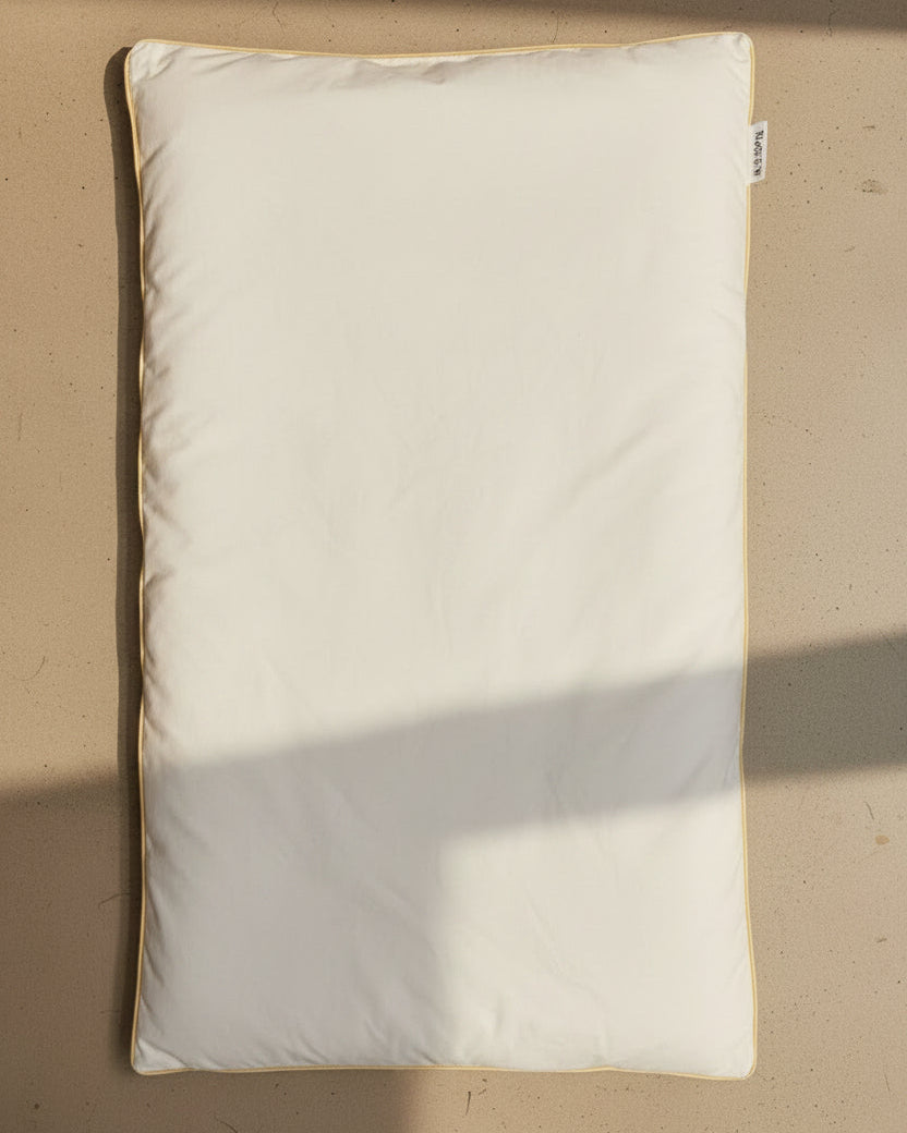 white and flat pet bed / cushion